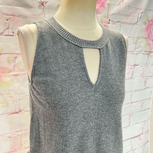 🔥5 for $25 sale🔥 Feel the Piece Terre Jacobs Gray Sleeveless Keyhole sweater - Picture 3 of 11